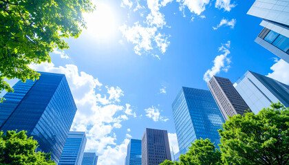 緑のあるオフィス街の風景