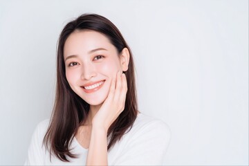 自信にあふれた表情の30代女性（ポジティブ・エイジングケア・広告素材）