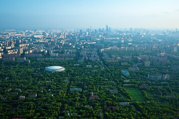 Obraz premium High angle view of a sprawling city landscape with parkland.