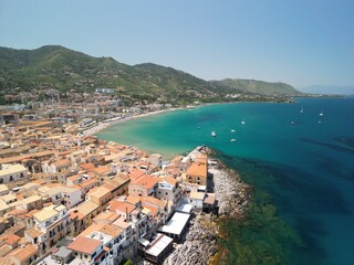 Obraz premium Sycylia - Włochy - Cefalu - widok z drona na jedno z najpiękniejszych miast na Sycylii