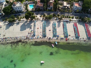 Spaggia di Mondello Palermo - Sycylia - Włochy - piękna plaża z drona