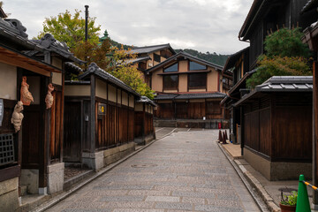 A traditional Japanese old street Sannen-zaka in the Higashiyama Historic District in East Kyoto on a sunny autumn day, Kyoto, Japan