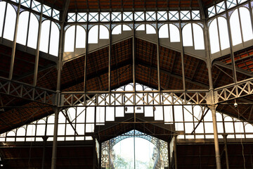 Born market roof showing steel structure and tiled roof