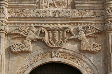 Detalle escultórico en relieve de cantera de la portada del Convento de San Francisco, Huejotzingo, Puebla, México.