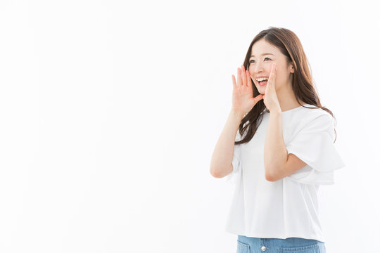 若い女性　応援　
