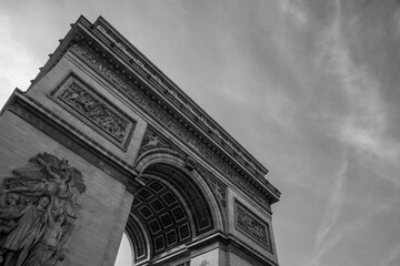 Fototapeta premium Arc de Triomphe in Paris in black and white – Arco del Triunfo de París