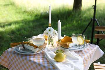 Table setting in white and yellow style with lemons