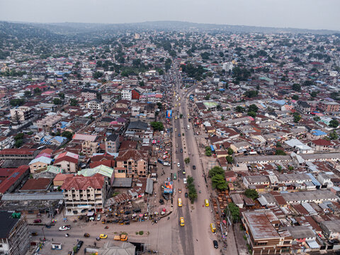 DRC - URBANISM - KINSHASA - OVERPOPULATION - RN