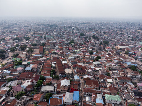 DRC - URBANISM - KINSHASA - OVERPOPULATION - RN