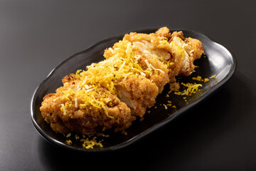 ［シンガポール風］クリスプチキン（ココナッツ　ふりかけ）