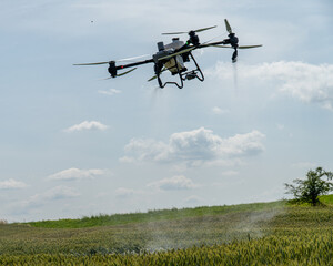 Agricultore drone on fields
