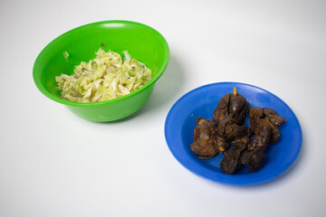 Homemade fried chicken livers combined with a fresh and light cabbage dish.