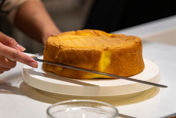 お菓子作り_ケーキを切る