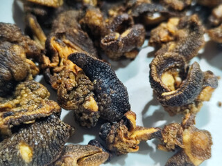 Snail chips are a typical Indonesian snack that is famous for being delicious, savory and crunchy.