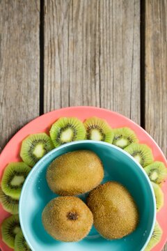 Kiwi fruits arranged on wooden table