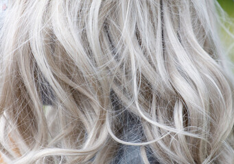 Obraz premium A woman with long, wavy blonde hair
