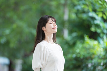 女性