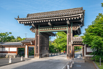 View at the Chion-in Shimmon gate in the streets of Kyoto in Japan
