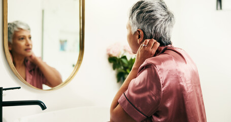 Obraz premium Senior woman, stress or mirror for hair care in bathroom for beauty, style or texture results. Frustrated, mature or person with worry in home to check for alopecia, growth inspection or reflection