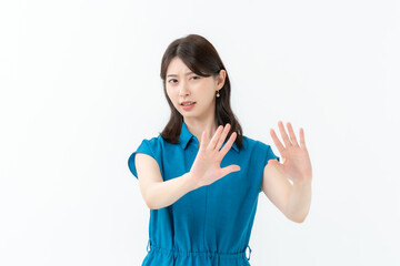 拒否する女性