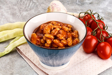 White baked bean in tomato sauce