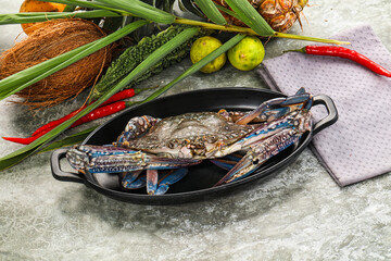 Raw blue crab for cooking