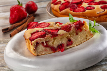 Strawberry pie tart served mint