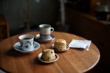 ドリップパックで淹れたコーヒーとおやつのスコーン