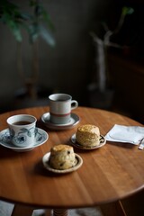 ドリップパックで淹れたコーヒーとおやつのスコーン