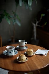 ドリップパックで淹れたコーヒーとおやつのスコーン