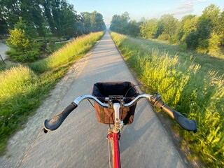 Nowy Sącz Euro Velo, ścieżka rowerowa, wiosenny wschód słońca.