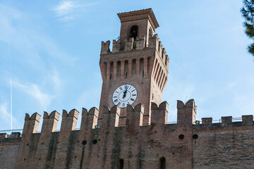 torre con orologio