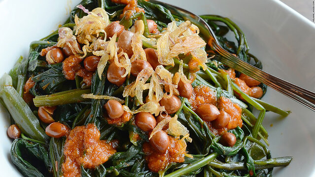Spicy Kangkung & Peanut Bliss
Vibrant plecing kangkung with crunchy peanuts. A fresh, zesty Indonesian delight! Taste the spice.