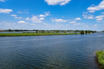 Ausblick über Maas bei Roermond in den Niederlanden