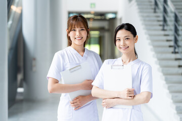 看護師の若い女性スタッフ