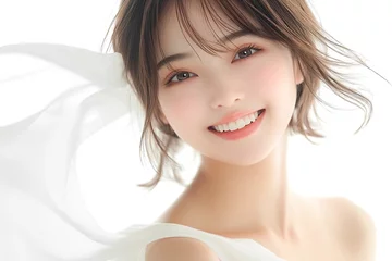 Papier peint photo intissé 明るい笑顔が印象的な若い女性のアップポートレート