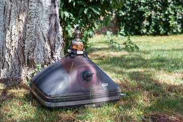 An old no longer needed TV tube was thrown into the wild