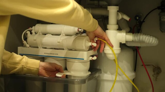 Replacement cartridges for a reverse osmosis water filtration system