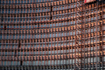 Ein Hochhaus in Hamburg das abgerissen wird.