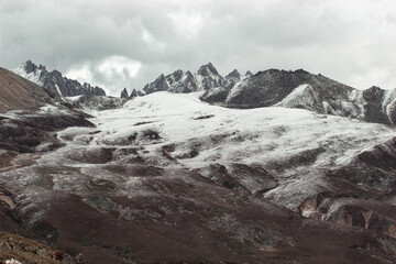 Obraz premium snow covered mountains in winter