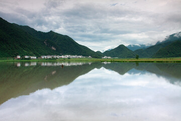 lake in the mountains with a blue sky，Shennongjia，Wetland, Park, Swamp，clouds, heaven