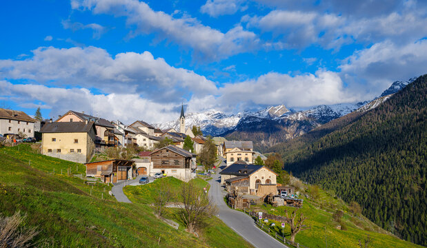 Village Guarda in the Lower Engadin in Grisons, in the background the Sesvenna Alps, Switzerland.