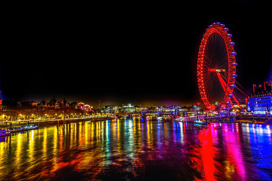 Big Eye Ferris Wheel and Thames River, Westminster Bridge, Westminster, London, England.