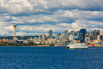 Fototapeta premium Seattle skyline from Elliott Bay on Puget Sound, Washington State, USA.