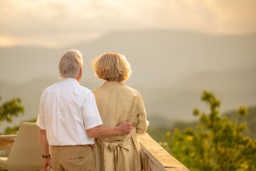 Fototapeta premium couple enjoying the mountains