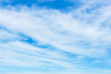 6月の空　青空に薄雲が広がる10