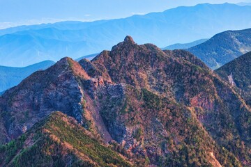 Fototapeta premium 南アルプスの甲斐駒ヶ岳から眺めた鋸岳