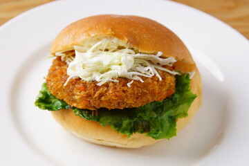 メンチカツバーガー