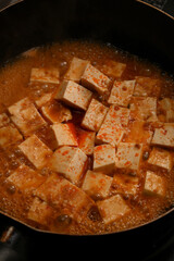 調理中の麻婆豆腐