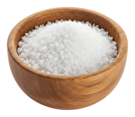 木製のボウルに盛られた、きらめく粗塩。自然の恵みを感じる純粋な白。
